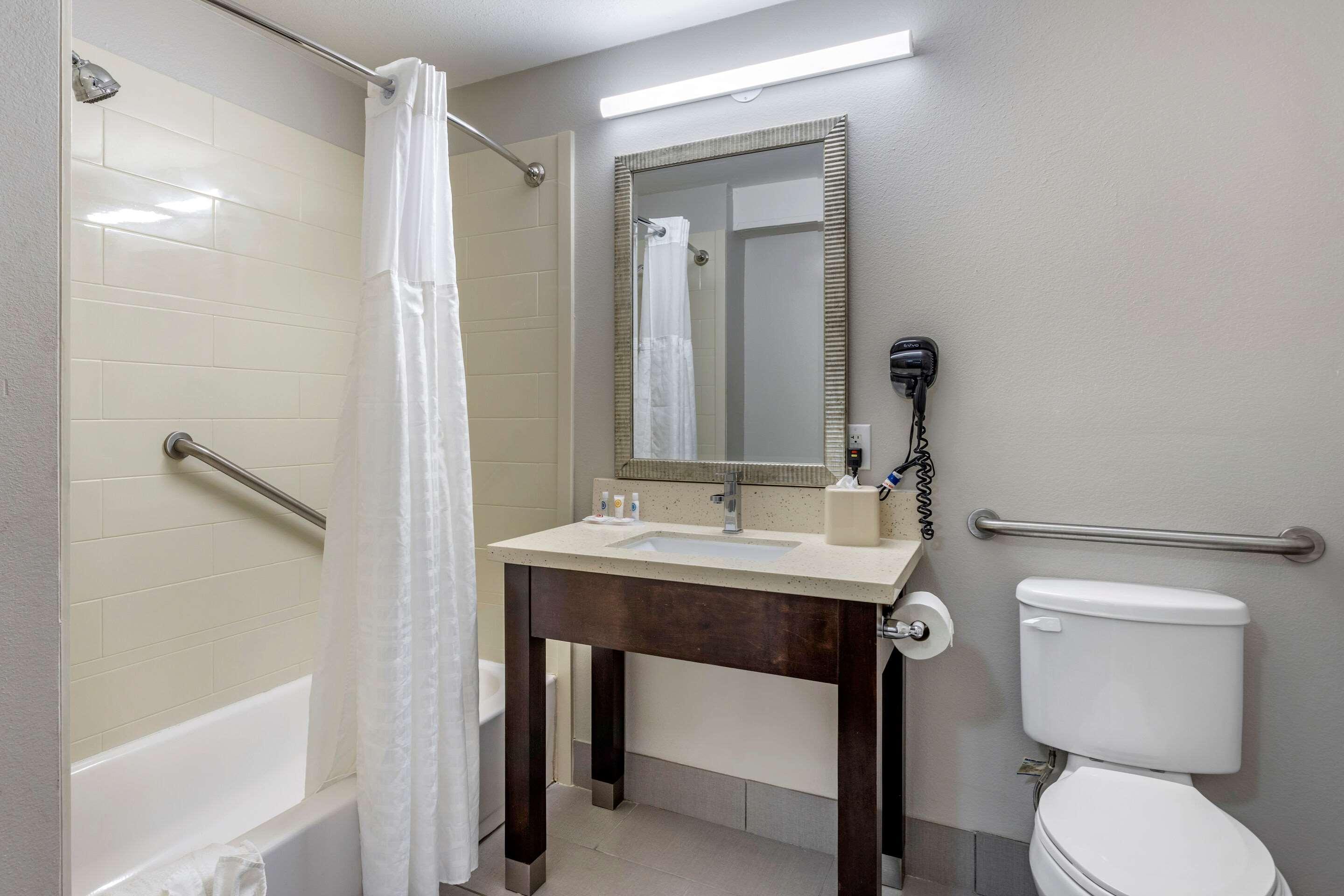 Comfort & Jfk Blvd 2*